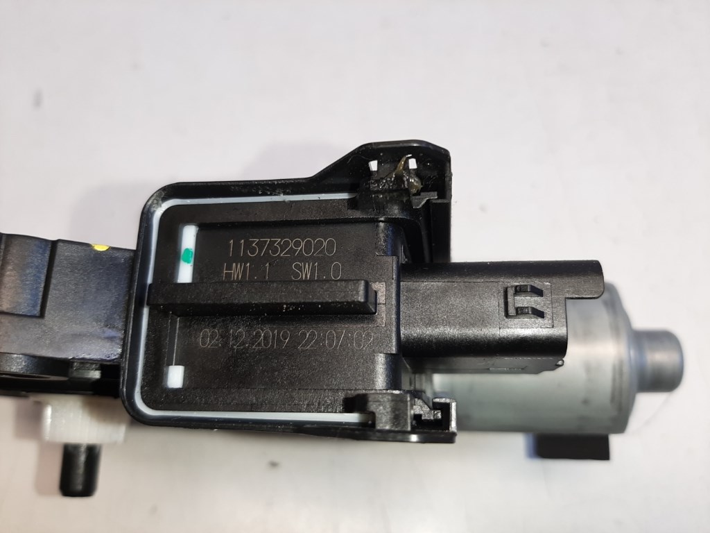 Kia Ceed (CD) bal elsõ ablakemelõ motor 82450J7010 F00S1W2274 4. kép