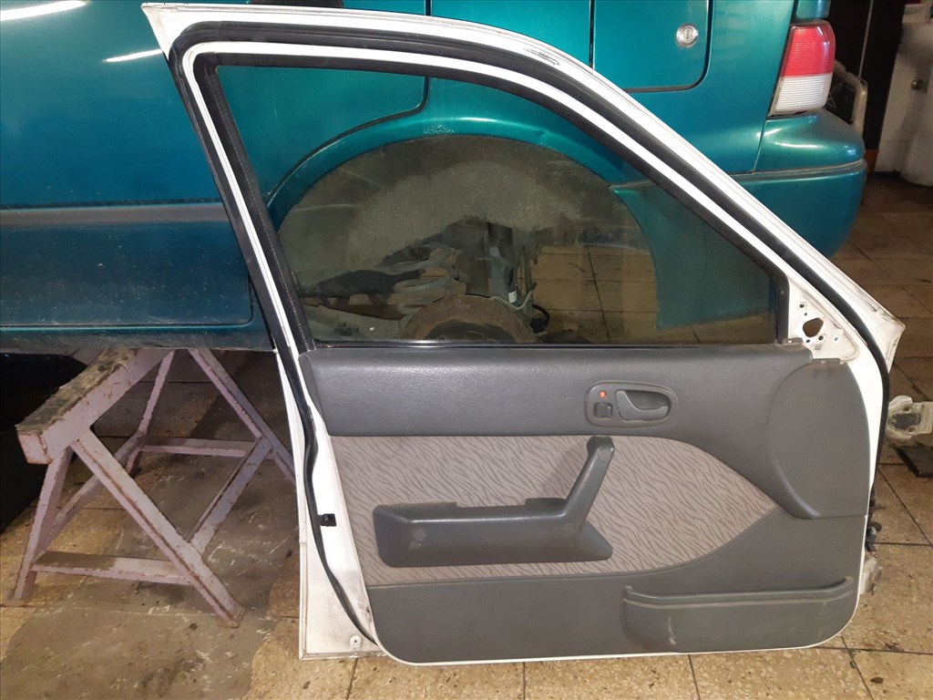 Suzuki Swift II 92-03 Bal Elsõ Ajtó 2. kép