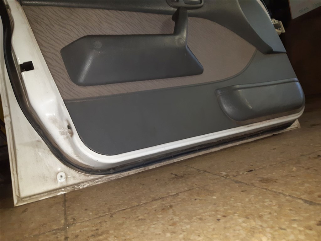 Suzuki Swift II 92-03 Bal Elsõ Ajtó 3. kép