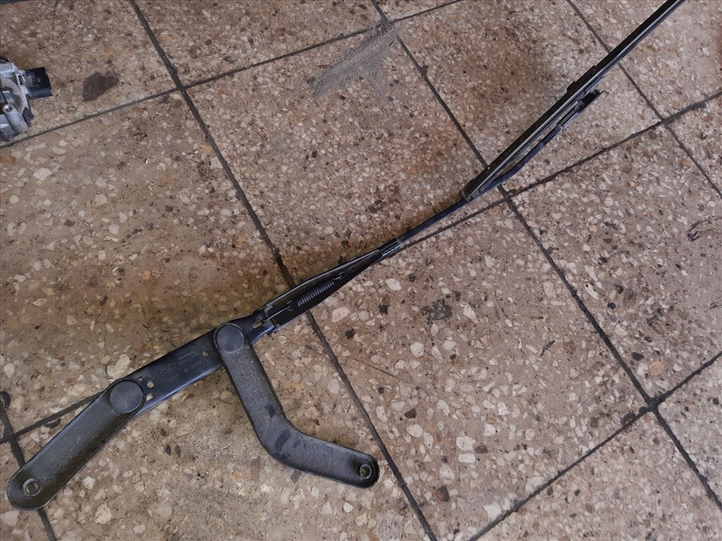 Ford C-Max Jobb Elsõ Ablaktörlõ Kar 3M51 17526 CD 2. kép