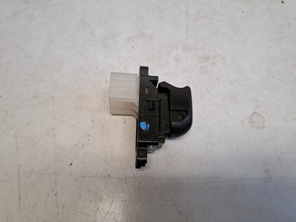 Nissan Juke (F16) bal hátsó ablakemelõ kapcsoló 2. kép