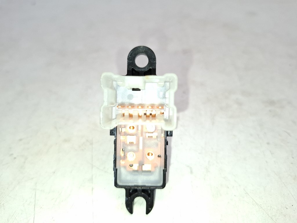 Nissan Juke (F16) bal hátsó ablakemelõ kapcsoló 3. kép