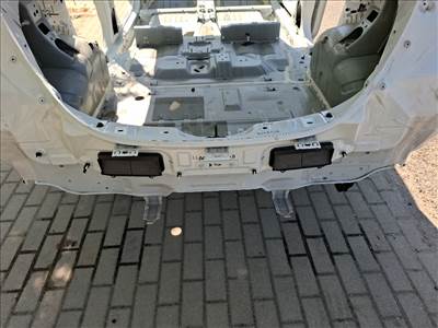 Nissan Leaf (ZE1) hátfal