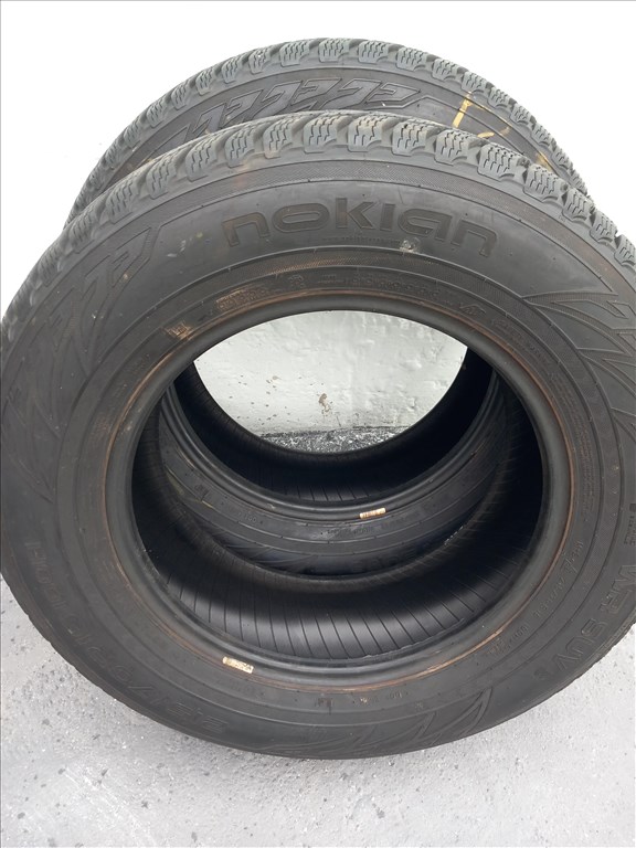  215/7016" újszerű Nokian téligumi  3. kép