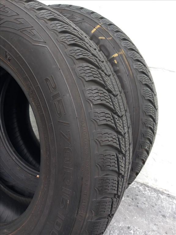  215/7016" újszerű Nokian téligumi  4. kép