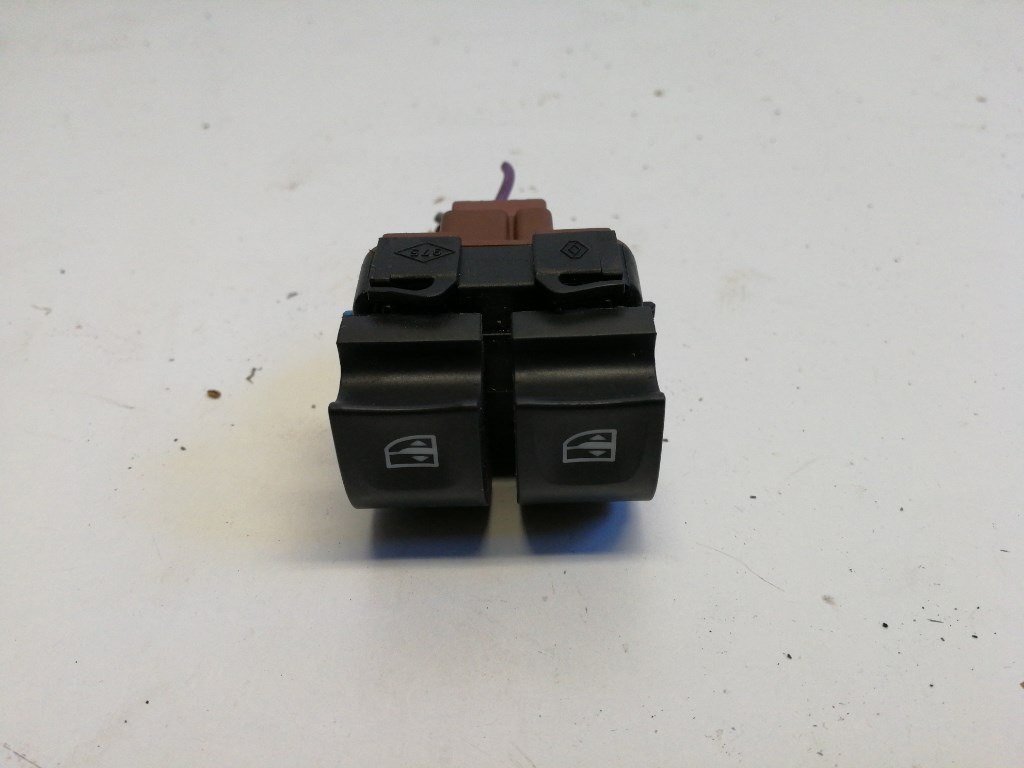 Renault Clio bal elsõ ablakemelõ kapcsoló 254113300R 1. kép