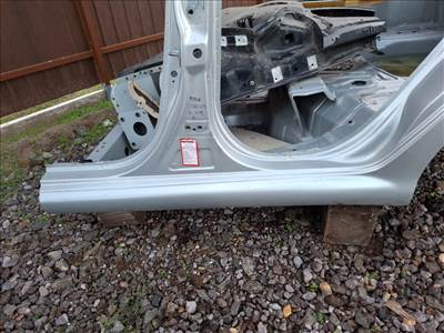Toyota Aygo 5 ajtós bal küszöb