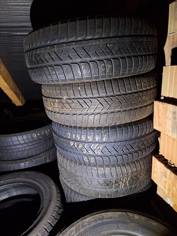  215/55/17" Pirelli téli gumi  2. kép