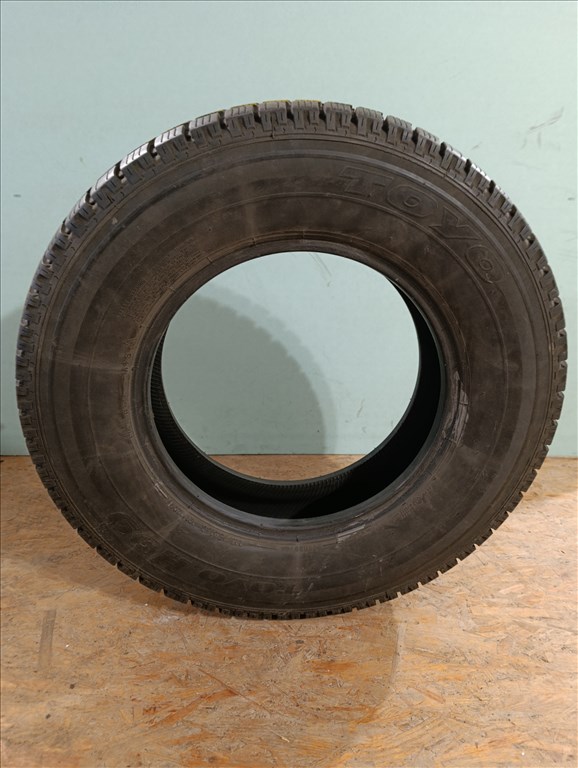  225/7516" újszerű Toyo Tires téli gumi gumi 3. kép
