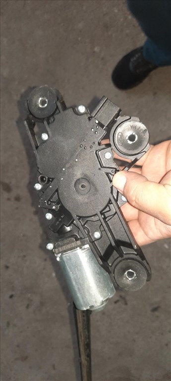 Ford Focus Mk3 MK 3 Focus Turnier hátsó ablaktörlő motor  bv6117k441aa 2. kép