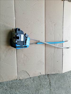 SsangYong Musso Jobb első ajtózár  7122036000