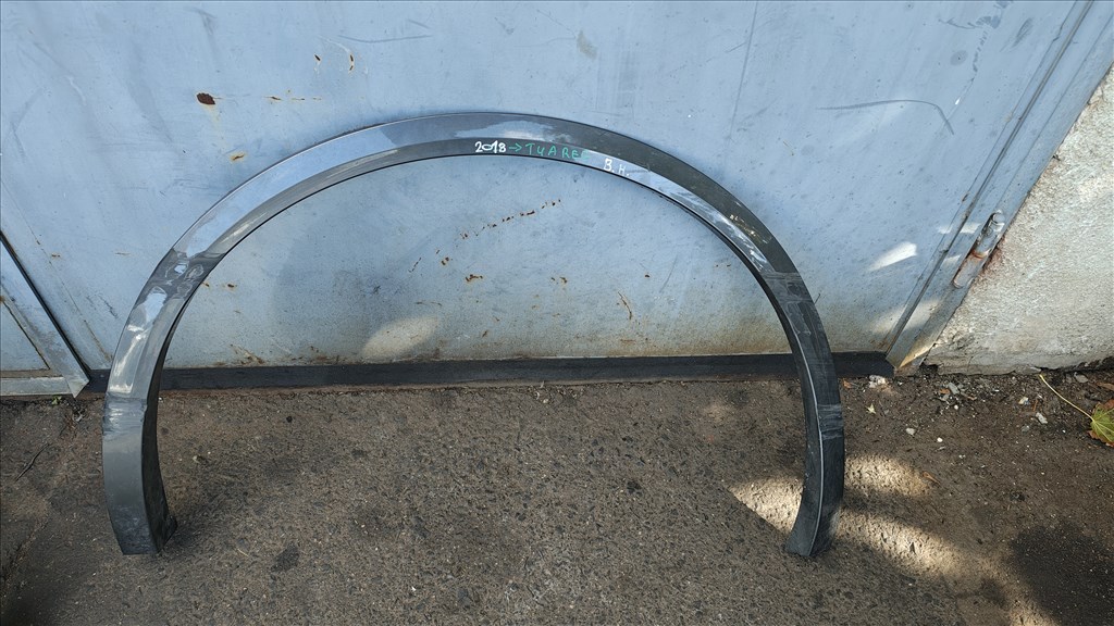 Volkswagen Touareg III bal hátsó sárvédő ív  1. kép