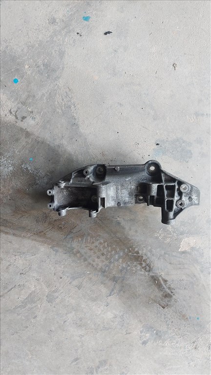 Renault TRAFIC Opel VIVARO 12 Generátor klímakompresszor tartóbak 7334 8201046993 1. kép