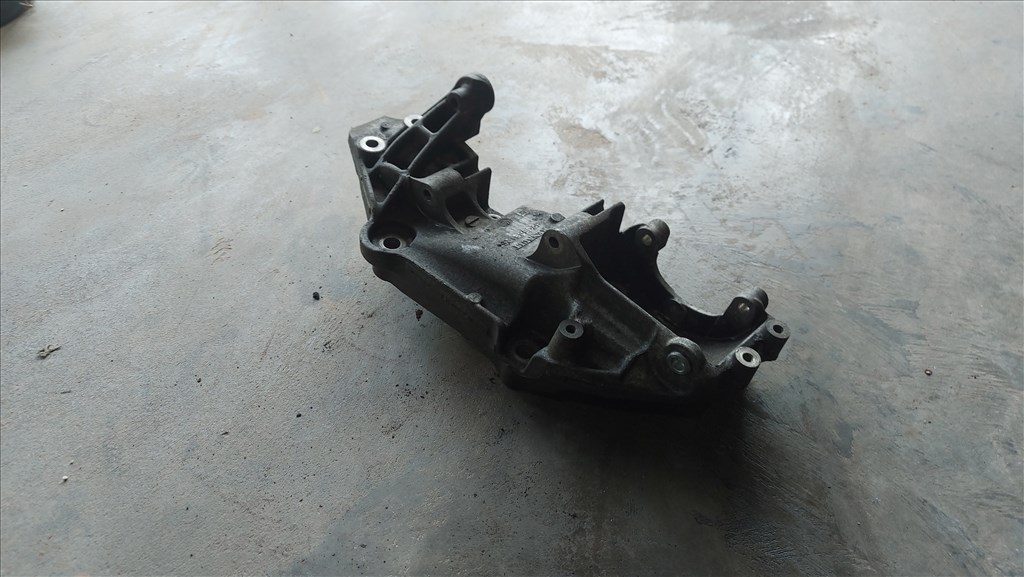 Renault TRAFIC Opel VIVARO 12 Generátor klímakompresszor tartóbak 7334 8201046993 2. kép