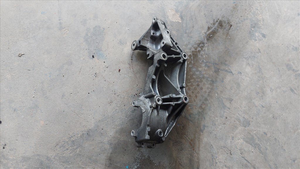 Renault TRAFIC Opel VIVARO 12 Generátor klímakompresszor tartóbak 7334 8201046993 4. kép