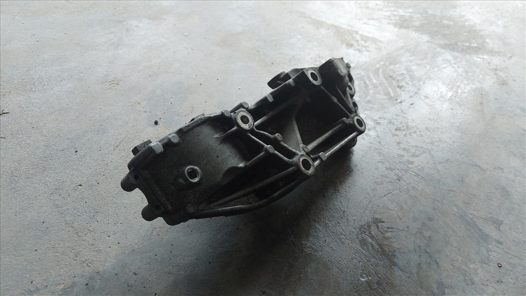 Renault TRAFIC Opel VIVARO 12 Generátor klímakompresszor tartóbak 7334 8201046993 5. kép