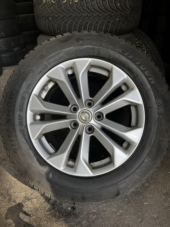  5x114.3 lyukosztású 17" használt alufelni, rajta 225/65 újszerű Riken téli gumi gumi  1. kép
