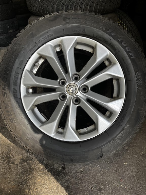  5x114.3 lyukosztású 17" használt alufelni, rajta 225/65 újszerű Riken téli gumi gumi  2. kép