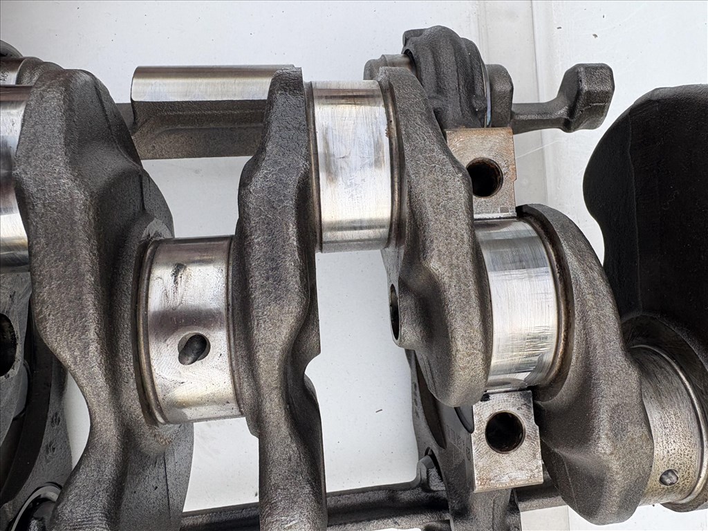 Mercedes C 200 d OM 654.920 Főtengely (hibás, javítható)  om654920 A654 030 21 00 2. kép