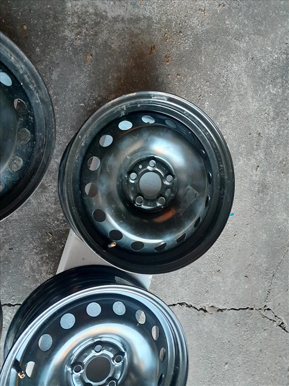  5x98 lyukosztású 6JJ 15" újszerű (gyári felni) lemezfelni 11. kép