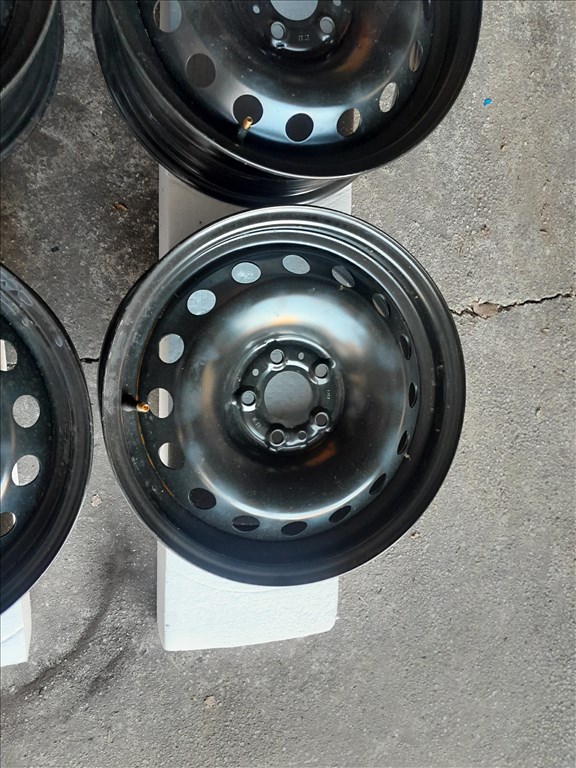  5x98 lyukosztású 6JJ 15" újszerű (gyári felni) lemezfelni 2. kép