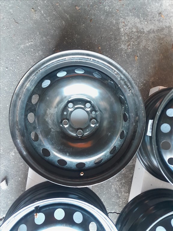  5x98 lyukosztású 6JJ 15" újszerű (gyári felni) lemezfelni 7. kép