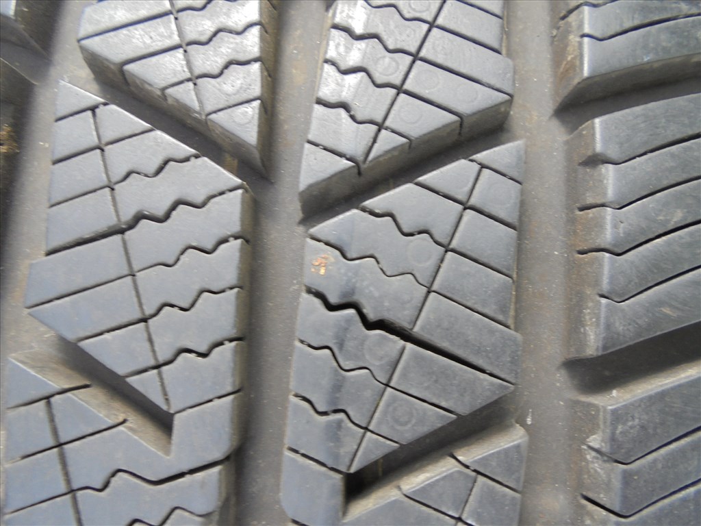 215/55 R 17-es 2024-es Barum szinte új téli gumi eladó 3. kép