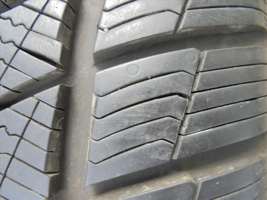 215/55 R 17-es 2024-es Barum szinte új téli gumi eladó 4. kép
