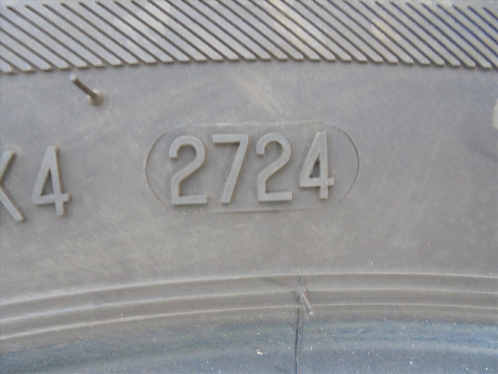 215/55 R 17-es 2024-es Barum szinte új téli gumi eladó 6. kép