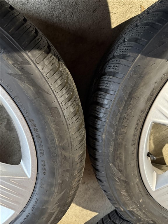  5x112 lyukosztású 19" új (gyári felni) alufelni, rajta újszerű Bridgestone téli gumi  5. kép
