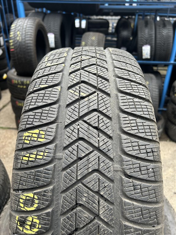 4db 235/60×18″ Pirelli téli gumiabroncs. (3751713) 2. kép