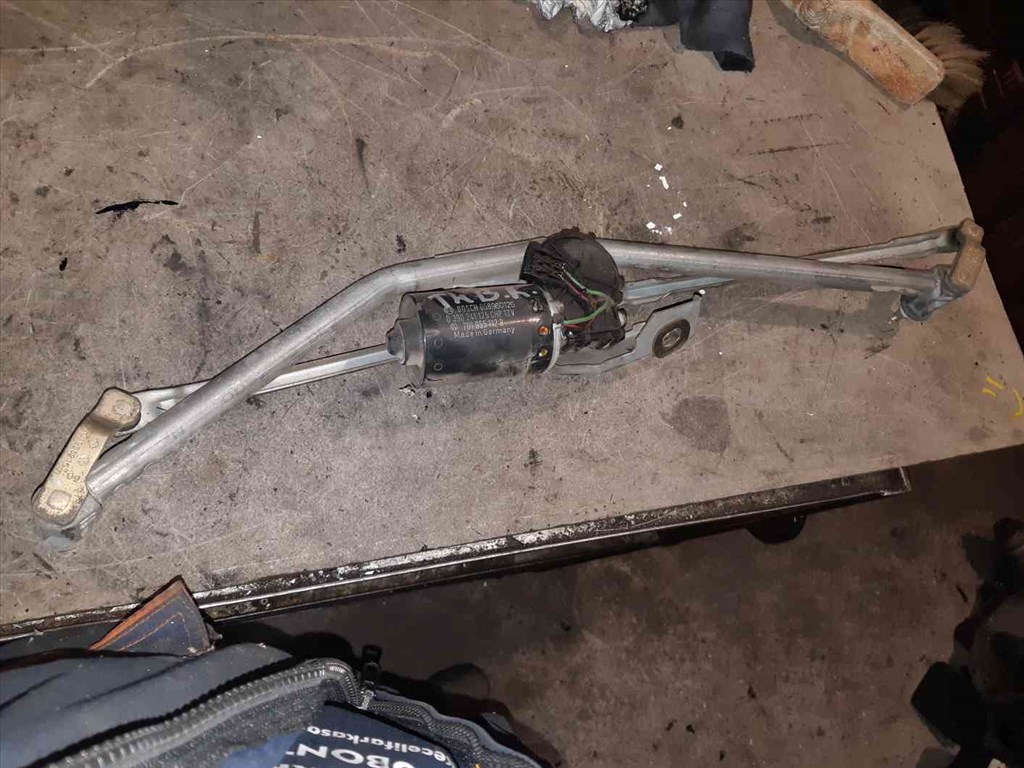 Volkswagen Transporter T4 91-03 Elsõ Ablaktörlõ Motor ቛõ Ablaktörlõ Mechanika 0 390 241 125 2. kép