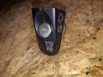 Ford C-Max Bal Első Ajtó Zárbetét