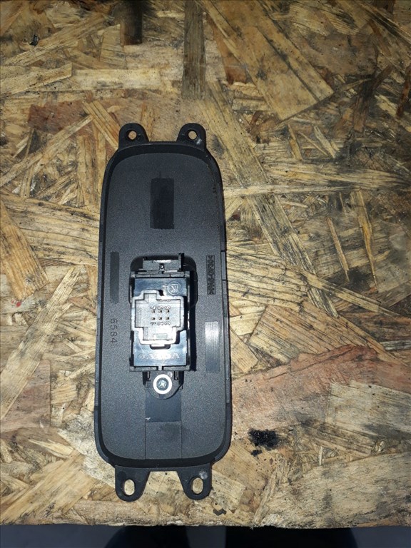 Volvo V50 Jobb Elsõ Ablakemelõ Kapcsoló 30774162 2. kép