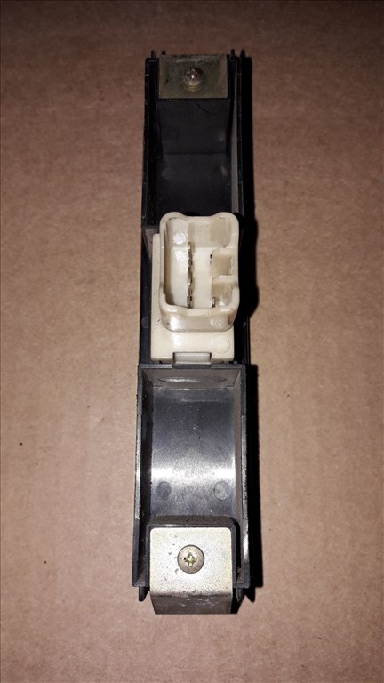 Suzuki Vitara Jobb Elsõ Ablakemelõ Kapcsoló 2. kép