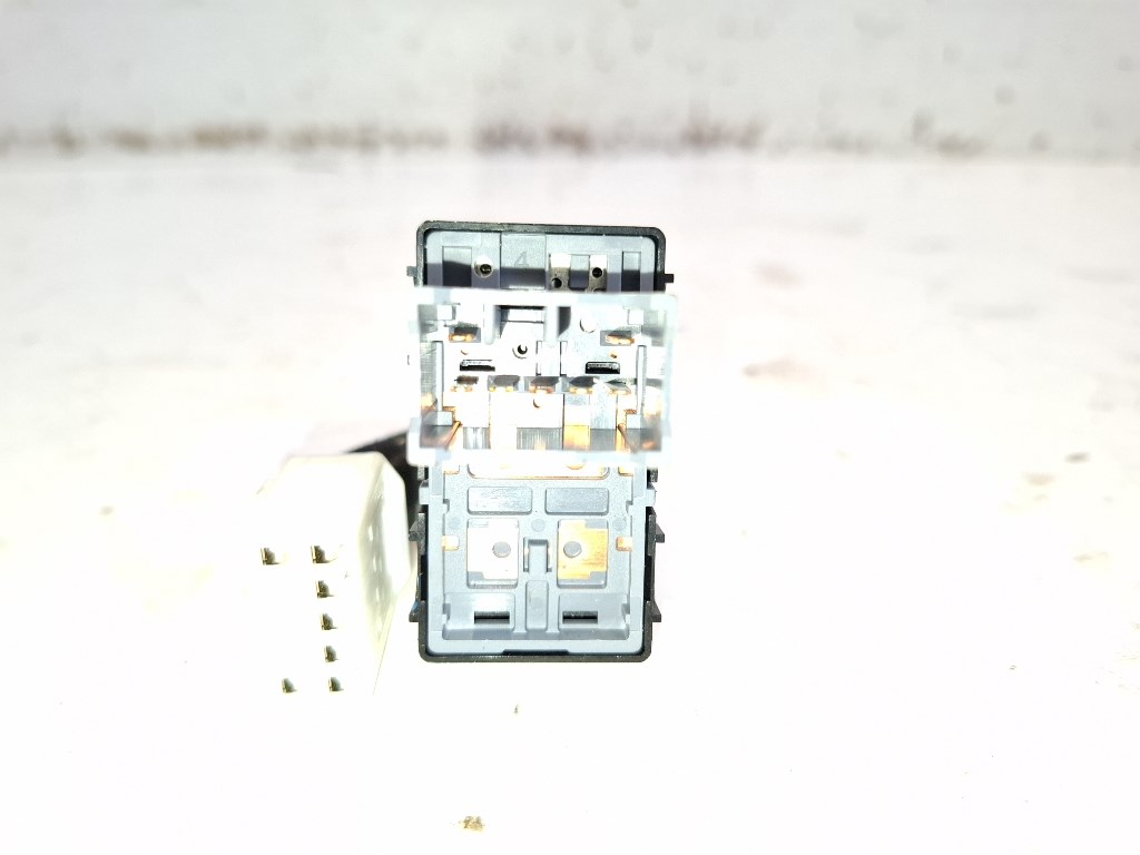 Hyundai I 20 (BC3/BI3) bal hátsó ablakemelõ kapcsoló 93581Q0000 3. kép