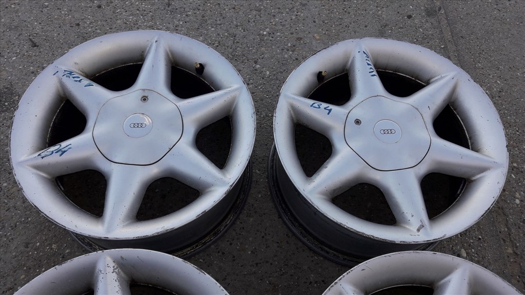 Audi 80 B4 92-95 <p>Felni méret: 15"</p><p>Felni szélesség: 7.0</p><p>Furatszám: 4</p><p>Osztókör: 108.0</p><p>ET szám: ET35</p><p>Agy Átmérõ: 64.0</p><p>Állapot: Normál</p><p>Érdeklõdéskor hivatkozzon erre: KIN-40056</p><p><b>kerékcsavarokkal, 64-rõl 57.1-re tehermentesítõvel</b></p><p>Bármire van szüksége hívjon bizalommal!<br>Kizárólag munkaidõben hétfõtõl - péntekig 8-12 13-16 óráig!<br>Alkatrészek széles választékban!<br>Hivatalos Regisztrált Autobontó Kecel!<br>Vásároljon Megbízható Helyrõl Beszerelési Garanciával Profiktól!</p> 55000 1. kép