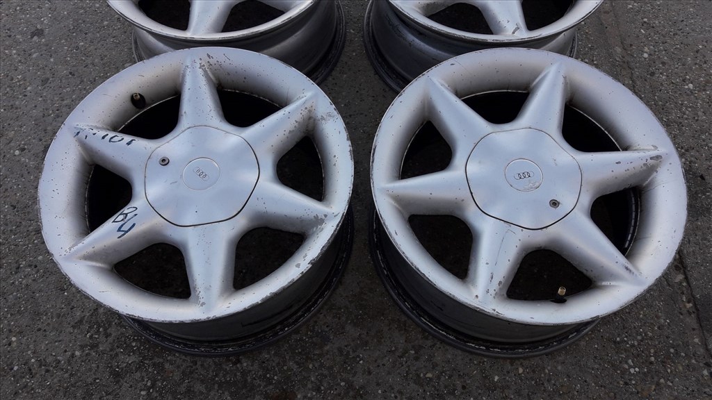 Audi 80 B4 92-95 <p>Felni méret: 15"</p><p>Felni szélesség: 7.0</p><p>Furatszám: 4</p><p>Osztókör: 108.0</p><p>ET szám: ET35</p><p>Agy Átmérõ: 64.0</p><p>Állapot: Normál</p><p>Érdeklõdéskor hivatkozzon erre: KIN-40056</p><p><b>kerékcsavarokkal, 64-rõl 57.1-re tehermentesítõvel</b></p><p>Bármire van szüksége hívjon bizalommal!<br>Kizárólag munkaidõben hétfõtõl - péntekig 8-12 13-16 óráig!<br>Alkatrészek széles választékban!<br>Hivatalos Regisztrált Autobontó Kecel!<br>Vásároljon Megbízható Helyrõl Beszerelési Garanciával Profiktól!</p> 55000 2. kép