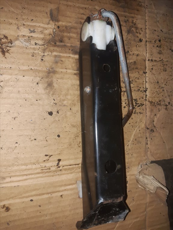 Toyota Corolla E10 95-00 Emelõ 90576777 1. kép