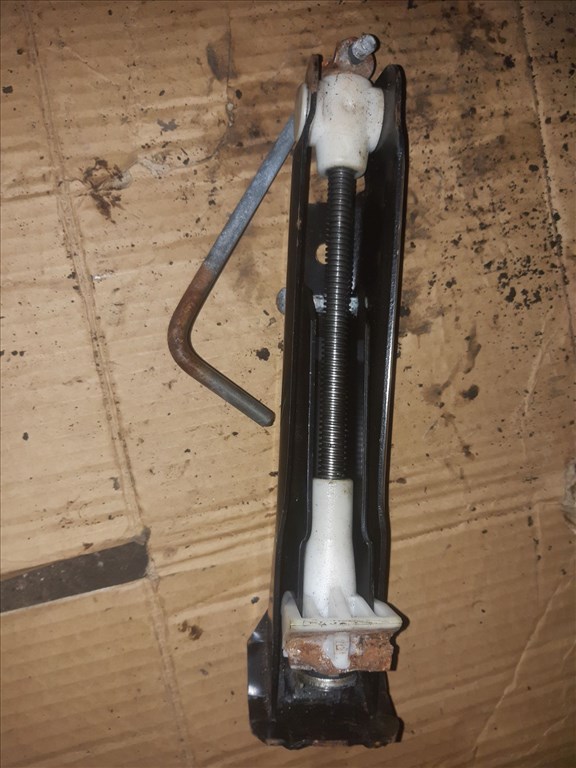 Toyota Corolla E10 95-00 Emelõ 90576777 2. kép