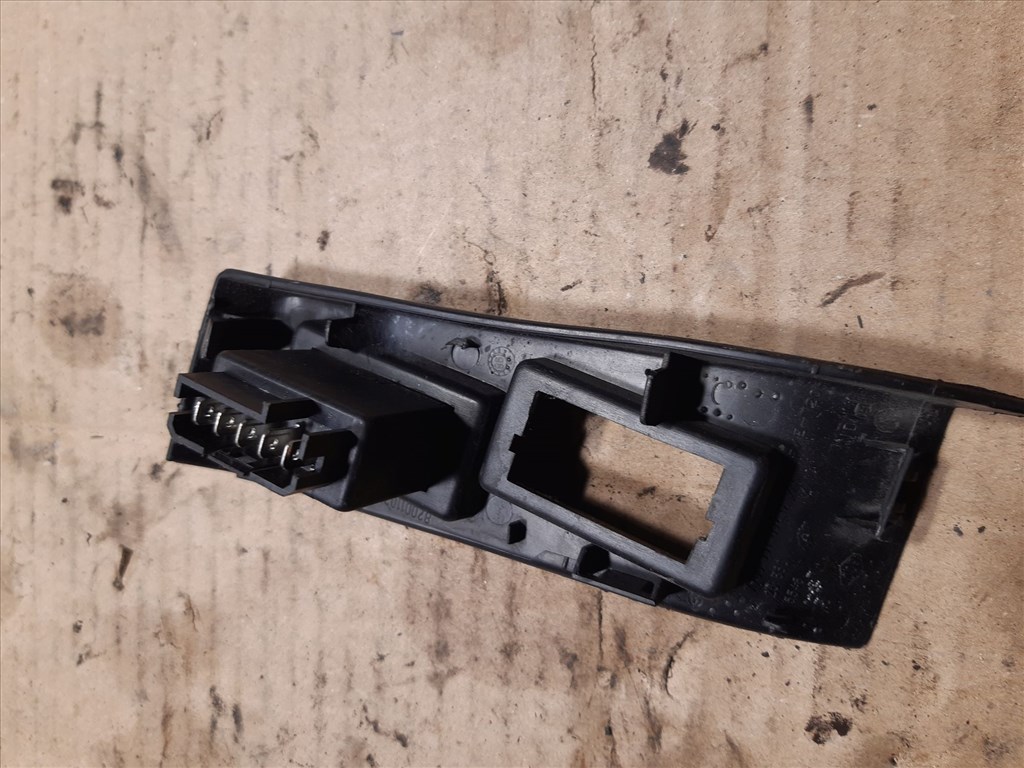 Renault Master Bal Elsõ Ablakemelõ Kapcsoló 2. kép