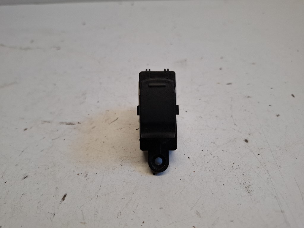 Suzuki Ignis bal hátsó ablakemelõ kapcsoló 1. kép