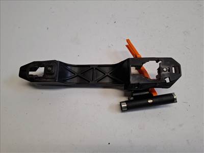 Suzuki SX4 S-Cross jobb hátsó kilincsfészek