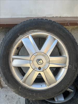 Renault 4x100 lyukosztású 16" használt (gyári felni) alufelni, rajta 205/60 gumi