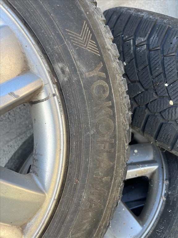 Renault 4x100 lyukosztású 16" használt (gyári felni) alufelni, rajta 205/60 gumi 2. kép