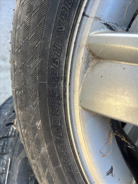 Renault 4x100 lyukosztású 16" használt (gyári felni) alufelni, rajta 205/60 gumi 4. kép