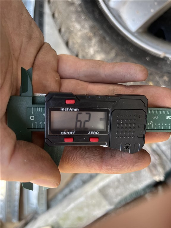 Renault 4x100 lyukosztású 16" használt (gyári felni) alufelni, rajta 205/60 gumi 6. kép