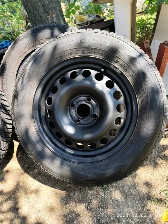 Használt (gyári felni) lemezfelni, rajta 195/65/r15 használt Nokian téli gumi gumi  2. kép
