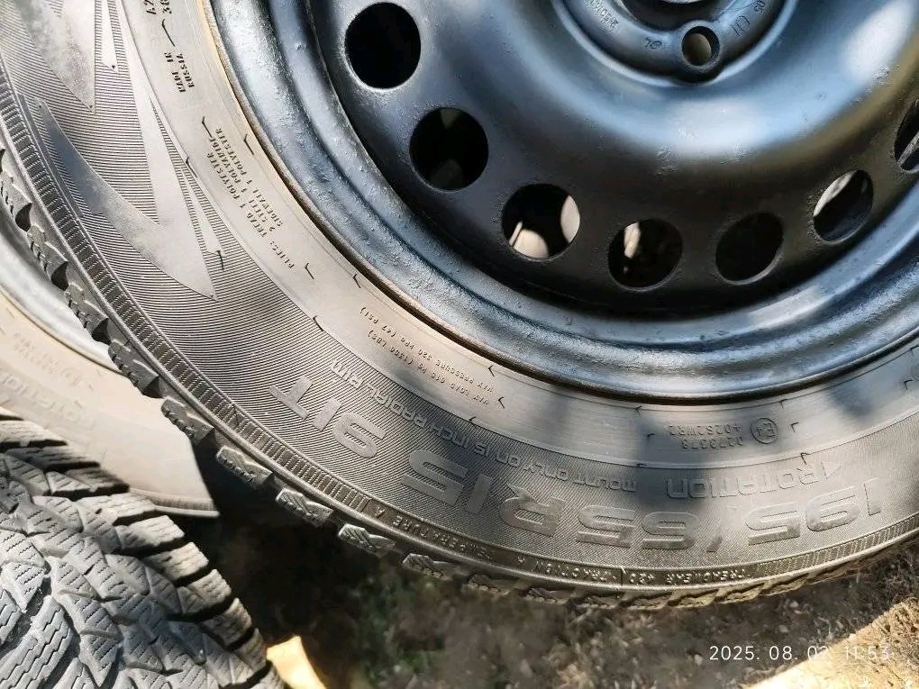 Használt (gyári felni) lemezfelni, rajta 195/65/r15 használt Nokian téli gumi gumi  4. kép