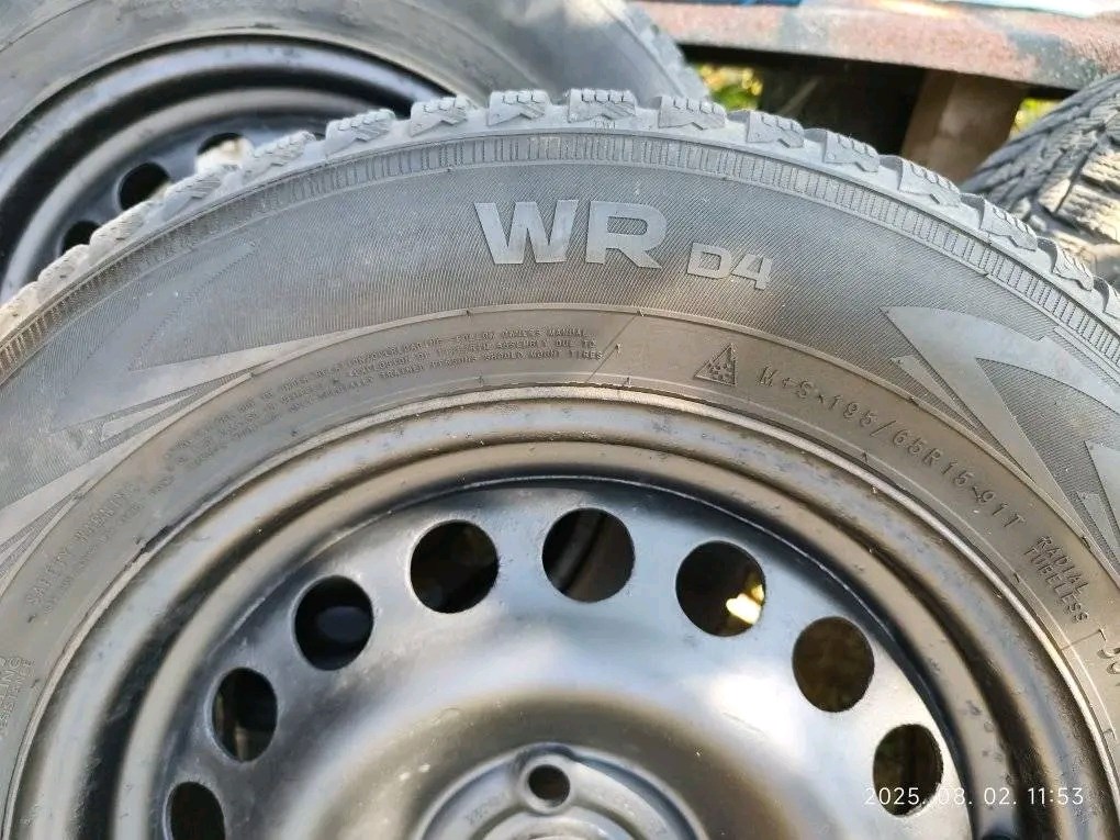 Használt (gyári felni) lemezfelni, rajta 195/65/r15 használt Nokian téli gumi gumi  5. kép